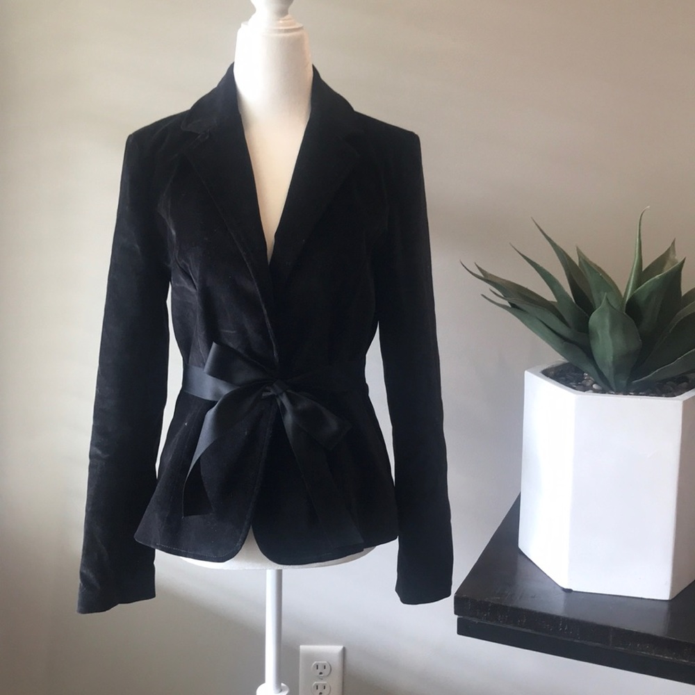 SIze 4 GAP Black velvet blazer with silk tie bow